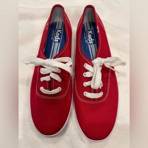 Keds classic red never worn